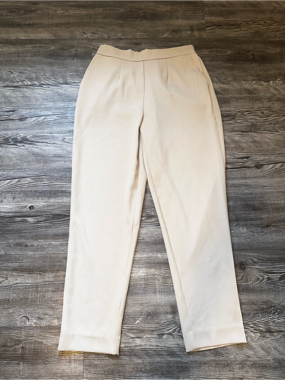 NWT Dress Forum Classic Cream Tapered Pants